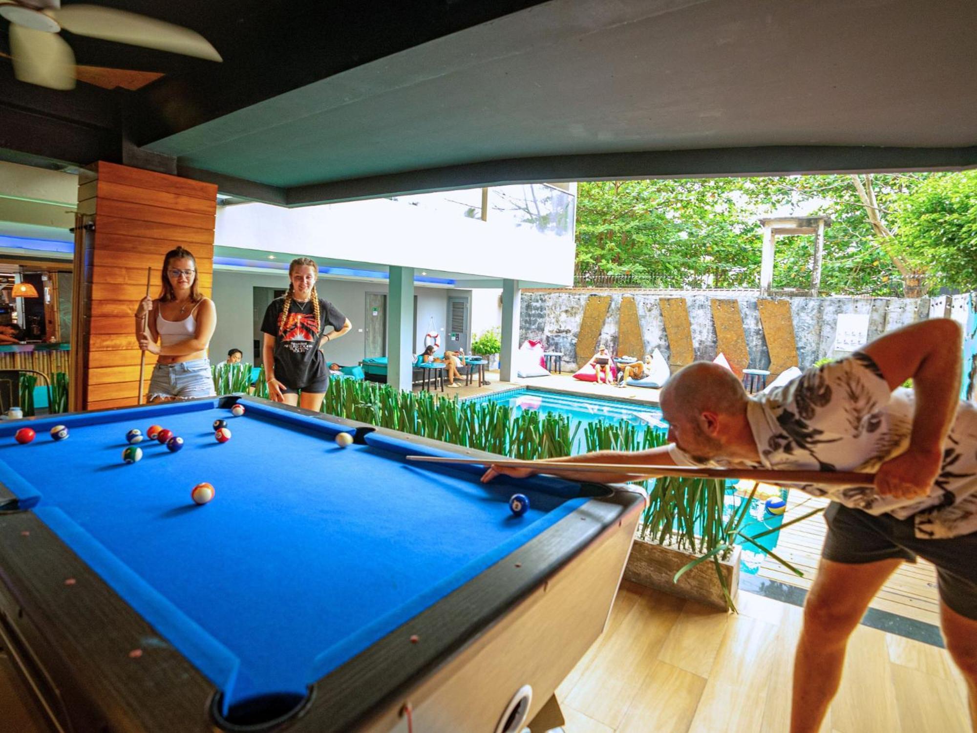 Mad Monkey Phuket Hostel Patong Екстериор снимка