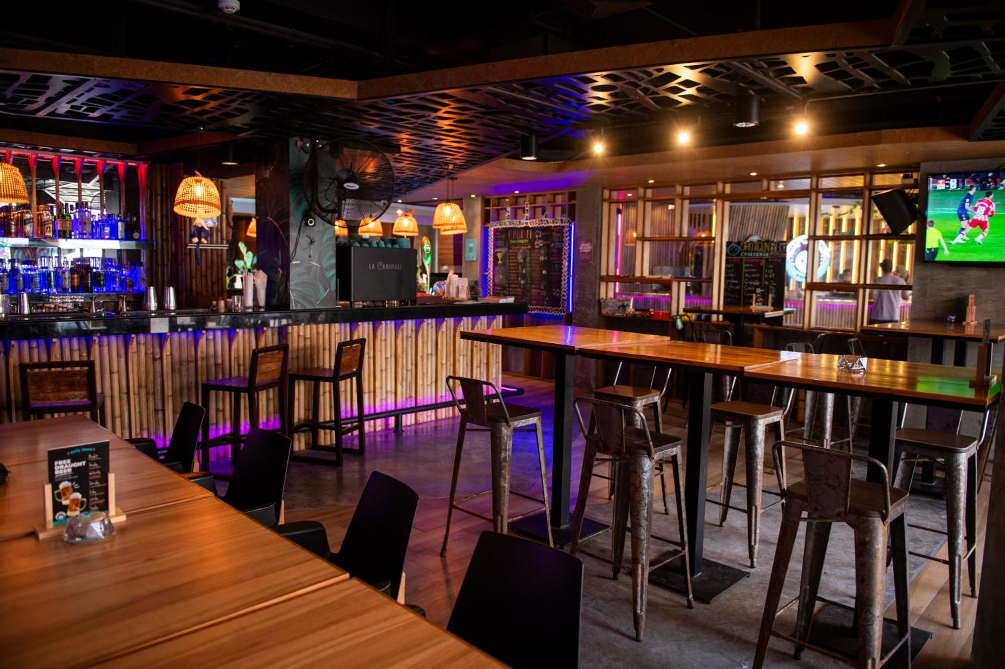 Mad Monkey Phuket Hostel Patong Екстериор снимка