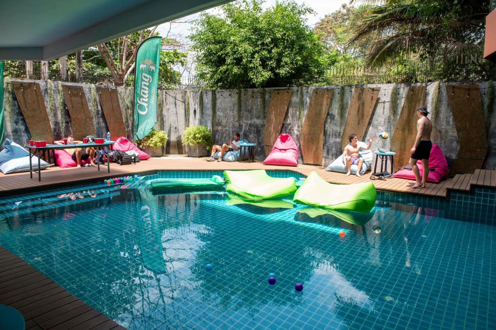 Mad Monkey Phuket Hostel Patong Екстериор снимка