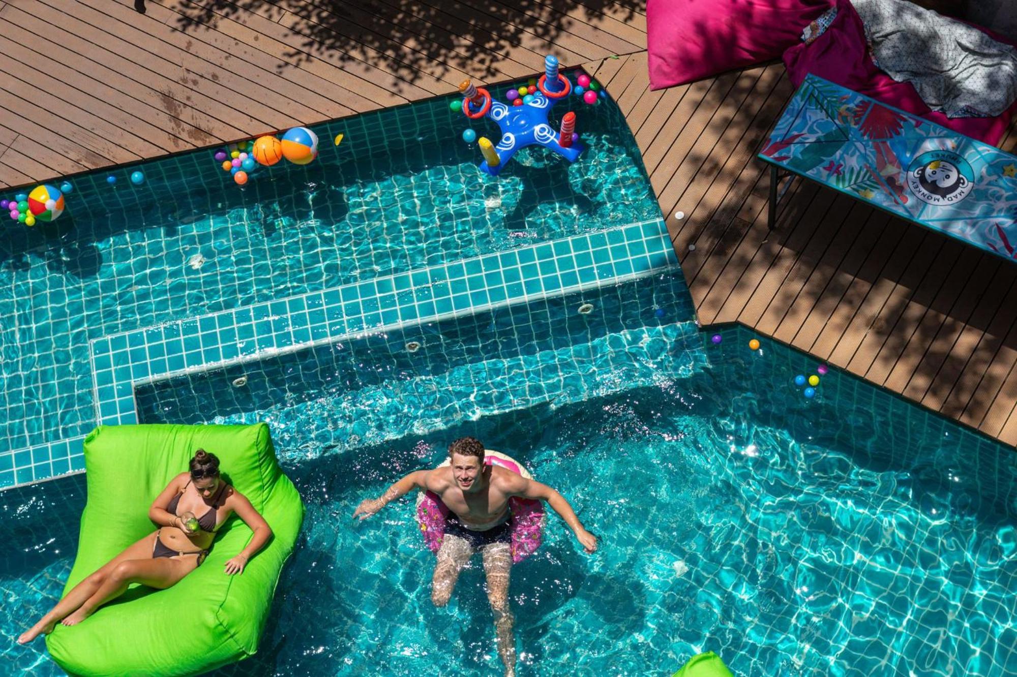 Mad Monkey Phuket Hostel Patong Екстериор снимка